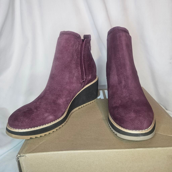 Earth Shoes - Earth Cleia Dark Red Slip-On Round Toe Casual Wedge Booties NWT Sz 7.5
